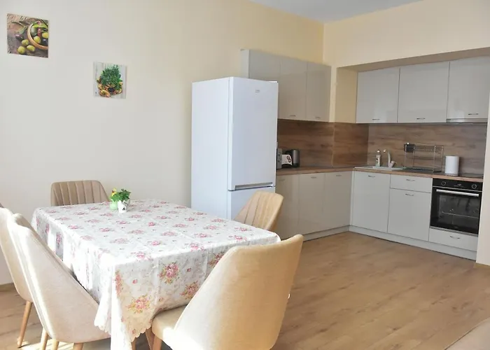 Trimaya - Comfort In The Center * Varna