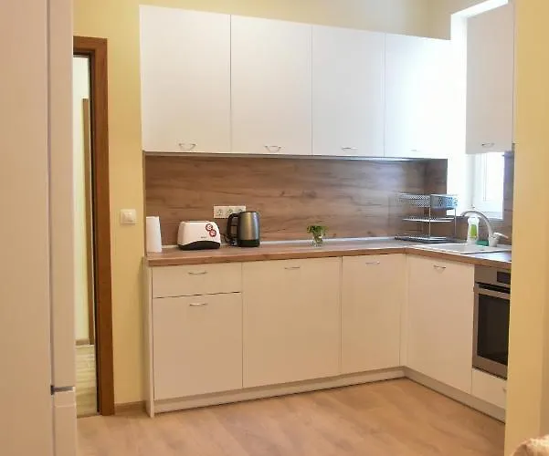 Trimaya - Comfort In The Center